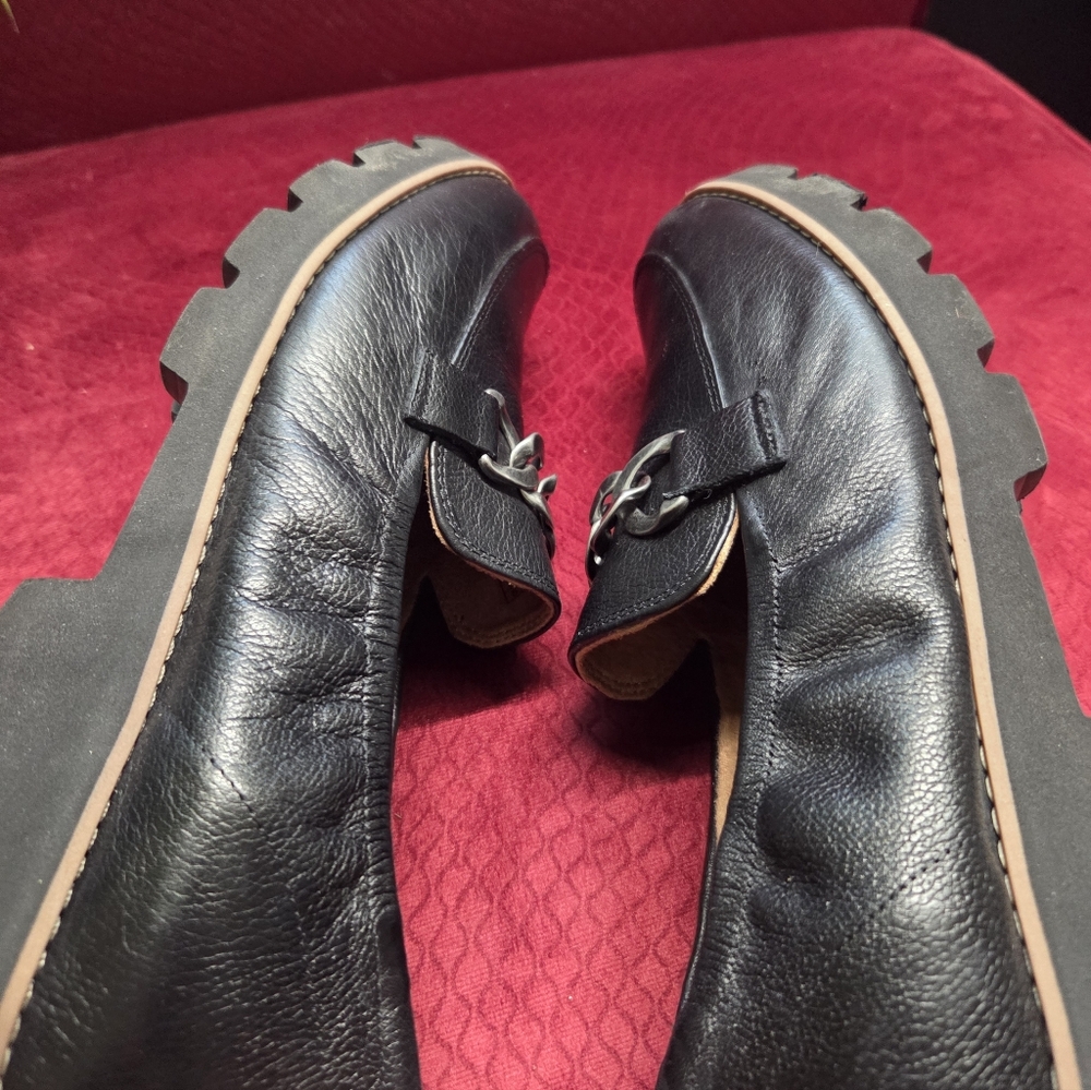 Vionic Loafers Size 10 - Picture 6 of 7